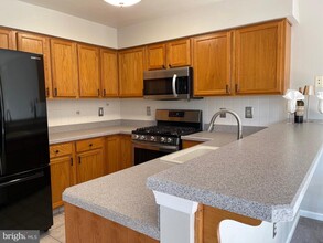 1247 Meadowview Cir in Lansdale, PA - Foto de edificio - Building Photo