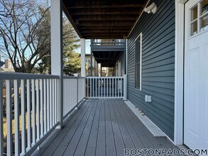 7 Carson St, Unit 2 in Boston, MA - Foto de edificio - Building Photo