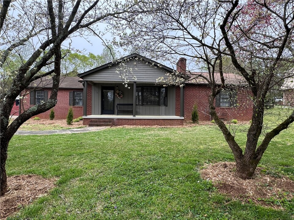 118 Hope Dr in Central, SC - Building Photo
