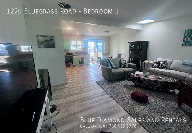 1220 Bluegrass Rd-Unit -Bedroom 1 in Vista, CA - Building Photo - Building Photo