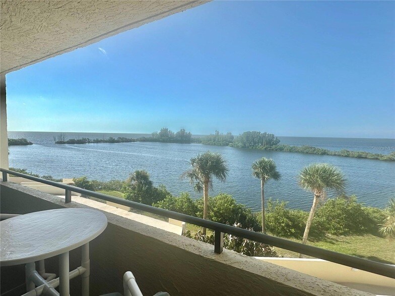 6009 Sea Ranch Dr, Unit 314 in Hudson, FL - Building Photo