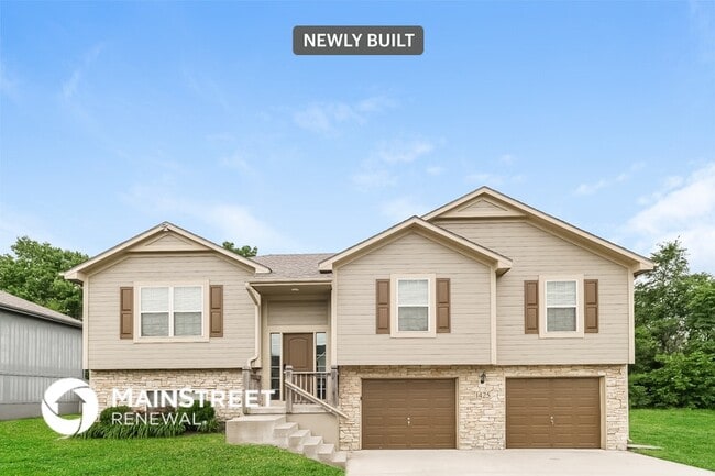 property at 1425 N 9th St E