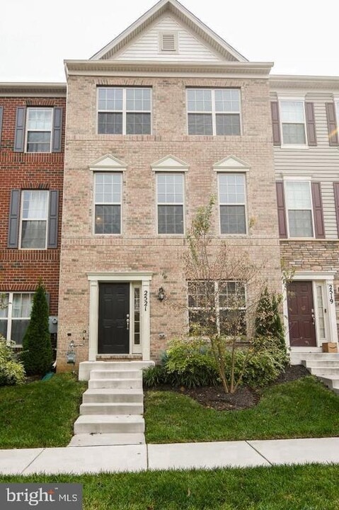 2521 Standifer Pl in Lanham, MD - Building Photo
