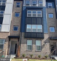 9920 -B Sir Barton Wy in Laurel, MD - Building Photo