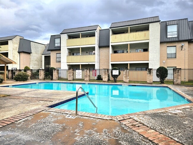 8421 Hearth Dr in Houston, TX - Building Photo - Building Photo