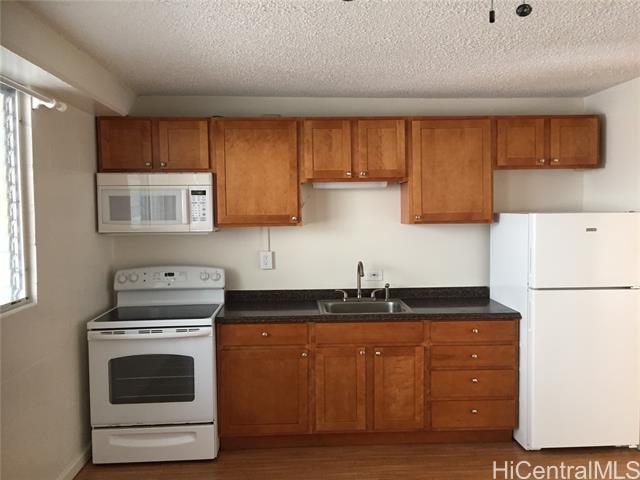 2407 Tusitala St in Honolulu, HI - Building Photo