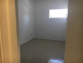 208 Center St, Unit 10 in Wimbledon, ND - Foto de edificio - Building Photo