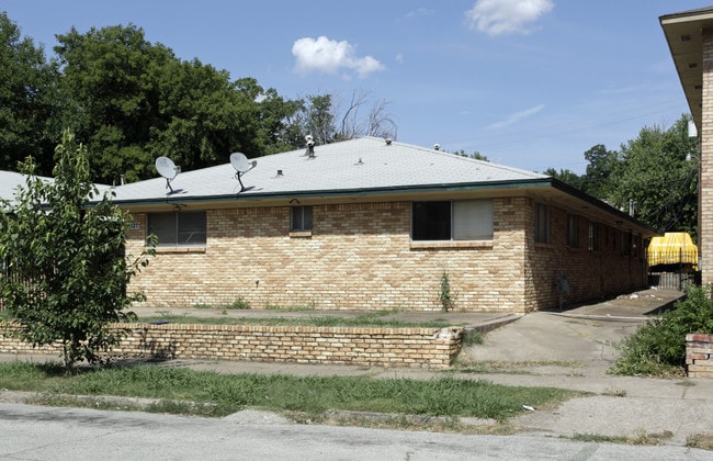 The Oaks in Tulsa, OK - Foto de edificio - Building Photo