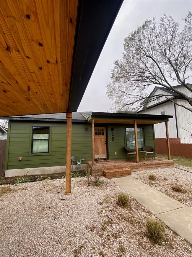 property at 4609 Leslie Ave