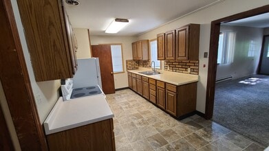 1326 11th St N in Fargo, ND - Foto de edificio - Building Photo