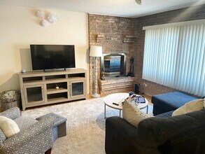 715 W Diversey Pky, Unit 7 in Chicago, IL - Building Photo - Building Photo