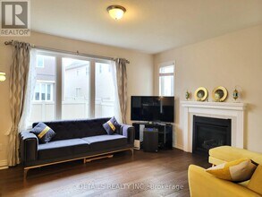 180 Cranesbill Rd in Ottawa, ON - Building Photo - Building Photo