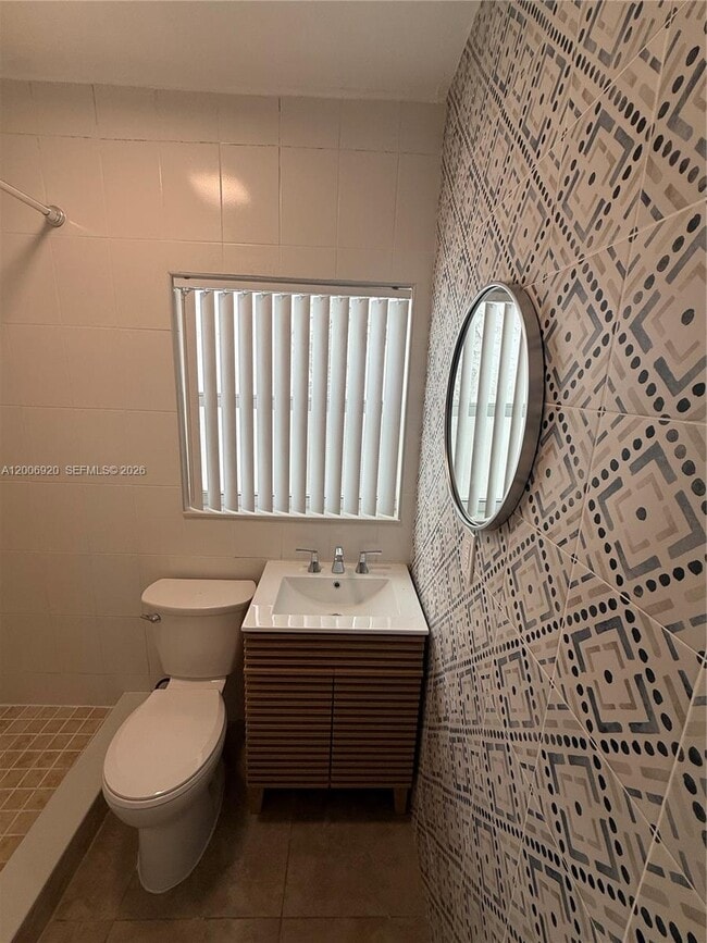 property at 2816 Pine Tree Dr