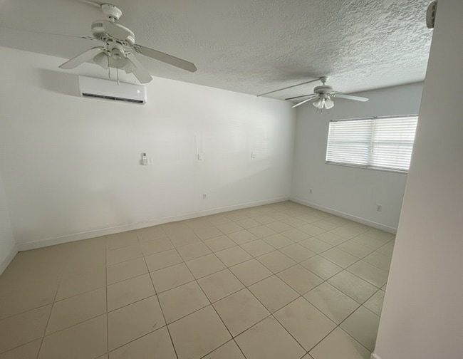4800 Ocean Beach Blvd, Unit 102 in Cocoa Beach, FL - Building Photo - Building Photo