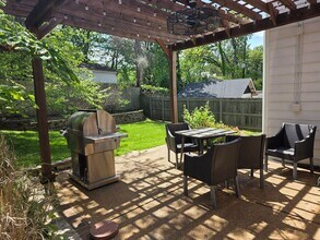 7264 Northmoor Dr in St. Louis, MO - Building Photo - Building Photo