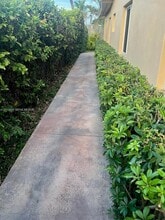 15025 Monroe St, Unit B in Miami, FL - Building Photo - Building Photo