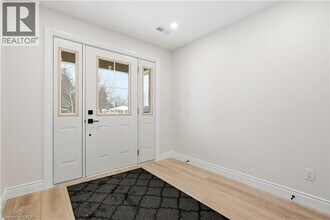 11 Hamilton Dr in Guelph, ON - Building Photo - Building Photo