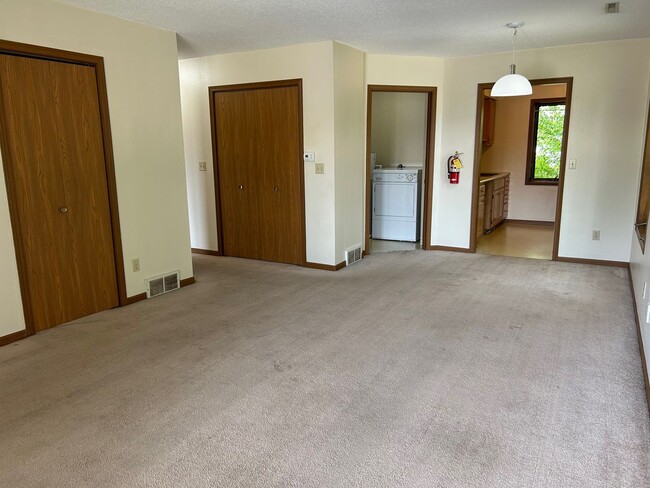 1309 E Ave NE-Unit -#103 in Cedar Rapids, IA - Building Photo - Building Photo
