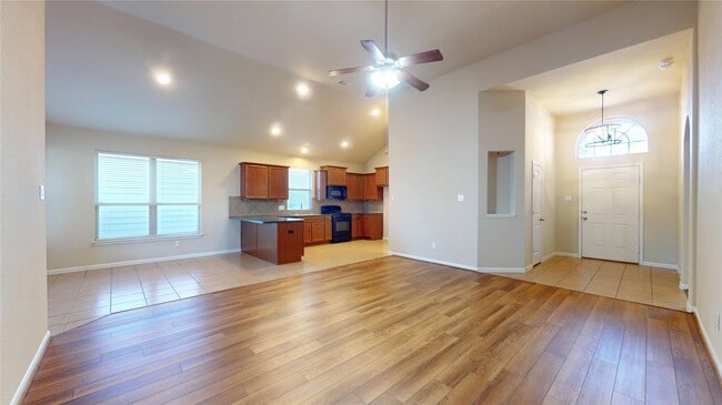 8718 Sunrise Canter Dr in Tomball, TX - Building Photo - Building Photo