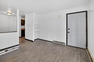 3722 W Karstens Dr in Madison, WI - Building Photo