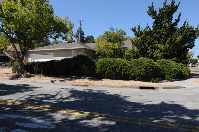 290-292 Penn Way in Los Gatos, CA - Building Photo - Building Photo