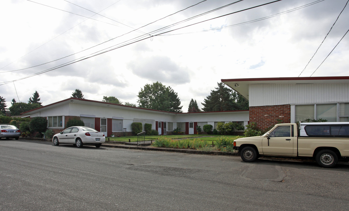 2210 SE Nehalem St in Portland, OR - Building Photo