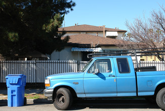 1169 N Edgemont St in Los Angeles, CA - Building Photo - Building Photo