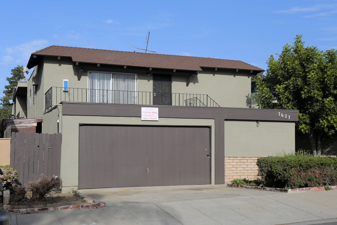 7627 Newlin Ave in Whittier, CA - Building Photo