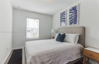 4429 Boatman St in Palm Springs, FL - Foto de edificio - Building Photo