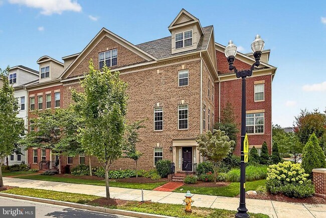 property at 322 N George Mason Dr