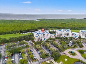 2333 Feather Sound Dr in Clearwater, FL - Foto de edificio - Building Photo