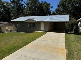 260 Dixie Dr in Ozark, AL - Building Photo