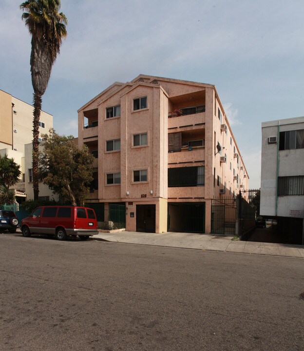 828 S Carondelet St in Los Angeles, CA - Building Photo