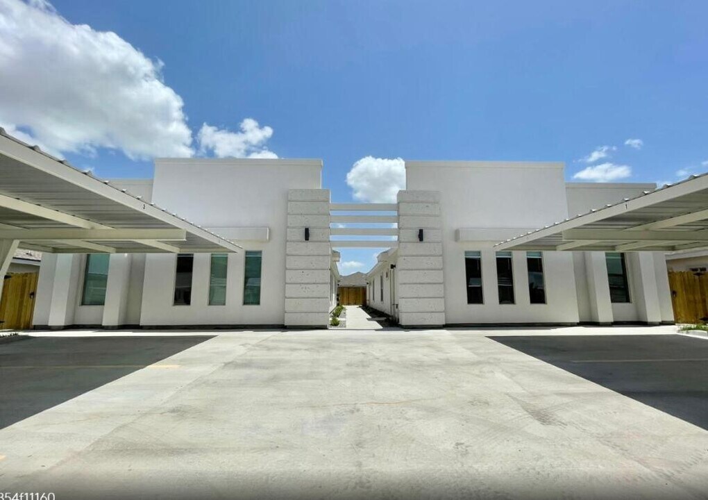 1417 Alta Vista Dr in Progreso Lakes, TX - Building Photo