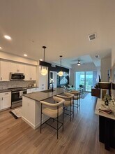 2001 Embassy Dr, Unit B10 in West Palm Beach, FL - Building Photo - Building Photo