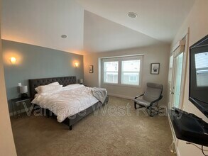 5785 Mountainside Dr in Kelowna, BC - Building Photo - Building Photo