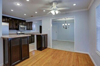 1121 Sheffield St in Bellaire, TX - Building Photo - Building Photo