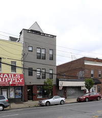 2429 E Tremont Ave in Bronx, NY - Building Photo - Building Photo