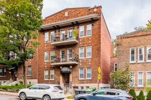 3489 Décarie Boul in Montréal, QC - Building Photo