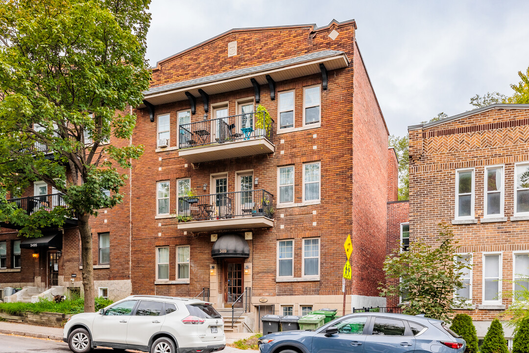 3489 Décarie Boul in Montréal, QC - Building Photo