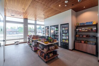 Alexan Evans Station in Denver, CO - Foto de edificio - Interior Photo