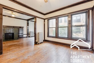 2426 N Sawyer Ave in Chicago, IL - Building Photo - Building Photo