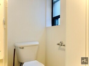 NO FEE Two Bed on Upper East Side! Won't S in New York, NY - Building Photo - Building Photo