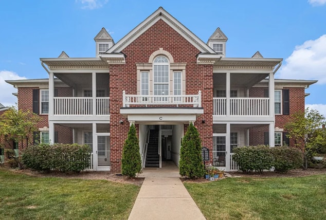 property at 923 E Summerfield Glen Cir
