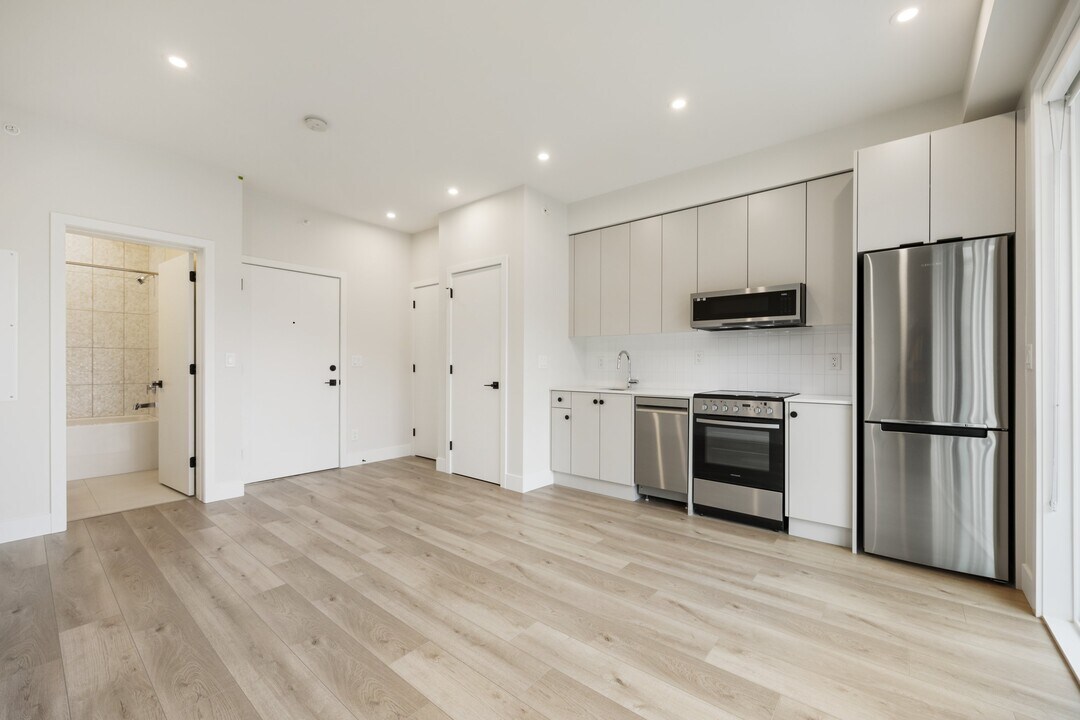 45497-45497 Campus Dr in Chilliwack, BC - Building Photo