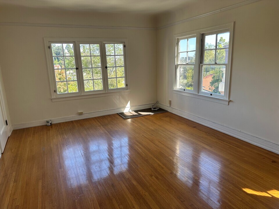 2041 High Tower Dr, Unit 1/2 in Los Angeles, CA - Building Photo