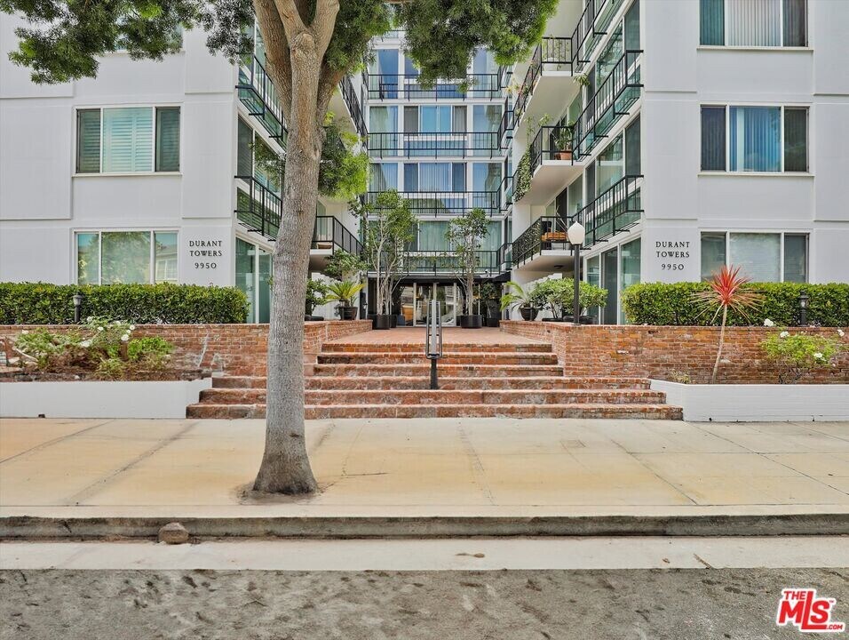 9950 Durant Dr in Beverly Hills, CA - Building Photo
