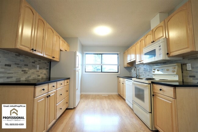 17124 101 St NW in Edmonton, AB - Building Photo - Building Photo