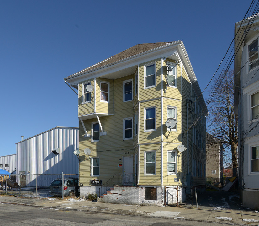 596 S Second St in New Bedford, MA - Building Photo