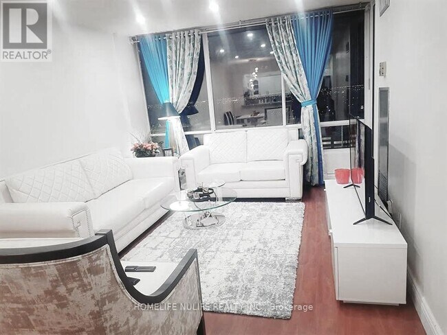 26 Hanover Rd in Brampton, ON - Building Photo - Building Photo